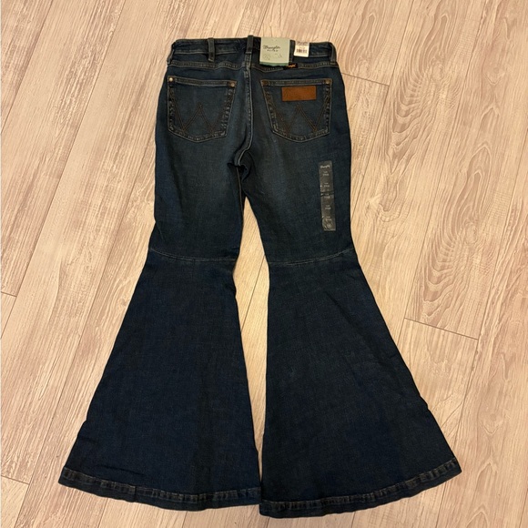 Wrangler Retro Flare Jeans Dark Wash 27x30 New With Tags - Picture 2 of 4